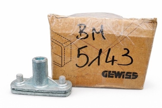 staffa-di-fissaggio-metallica-gewiss-bm-543-nuova-accessorio-originale